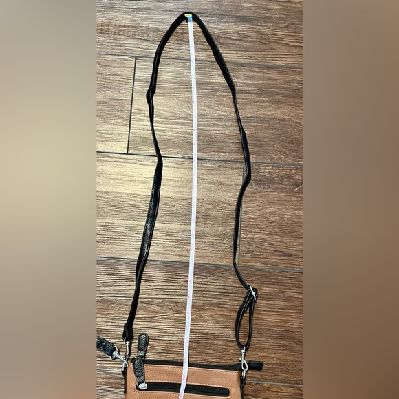 Stone Mountain USA, LLC crossbody bag. Bonus wristlet strap. Black & tan. - Picture 15 of 16